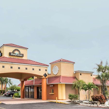 Days Inn By Wyndham Fort Myers Dış mekan fotoğraf