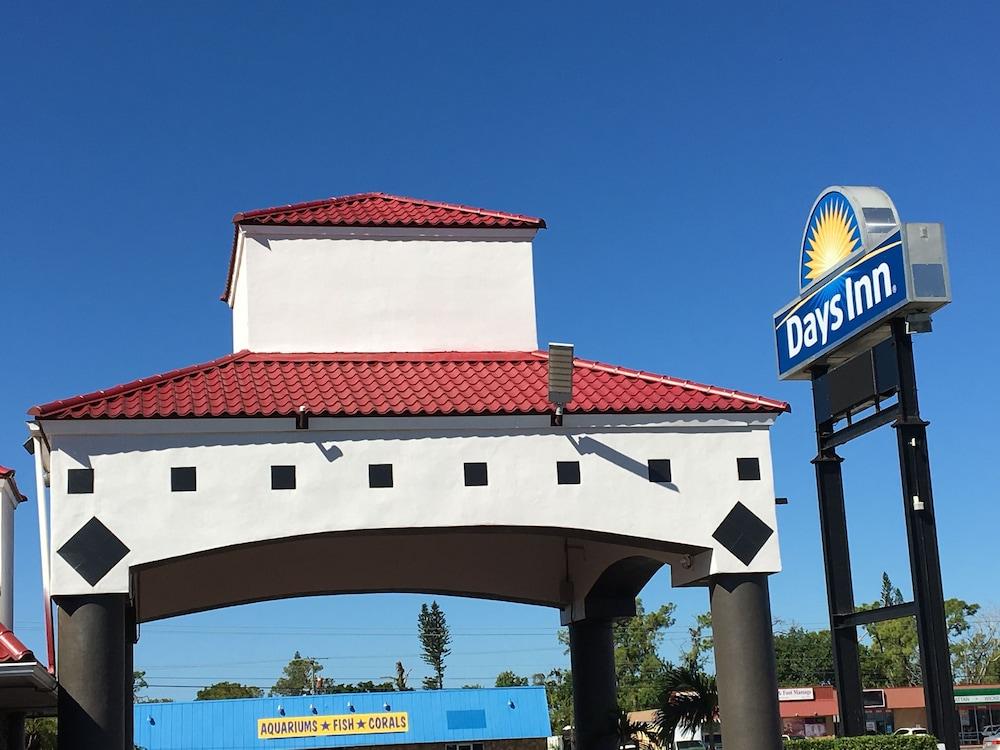 Days Inn By Wyndham Fort Myers Dış mekan fotoğraf