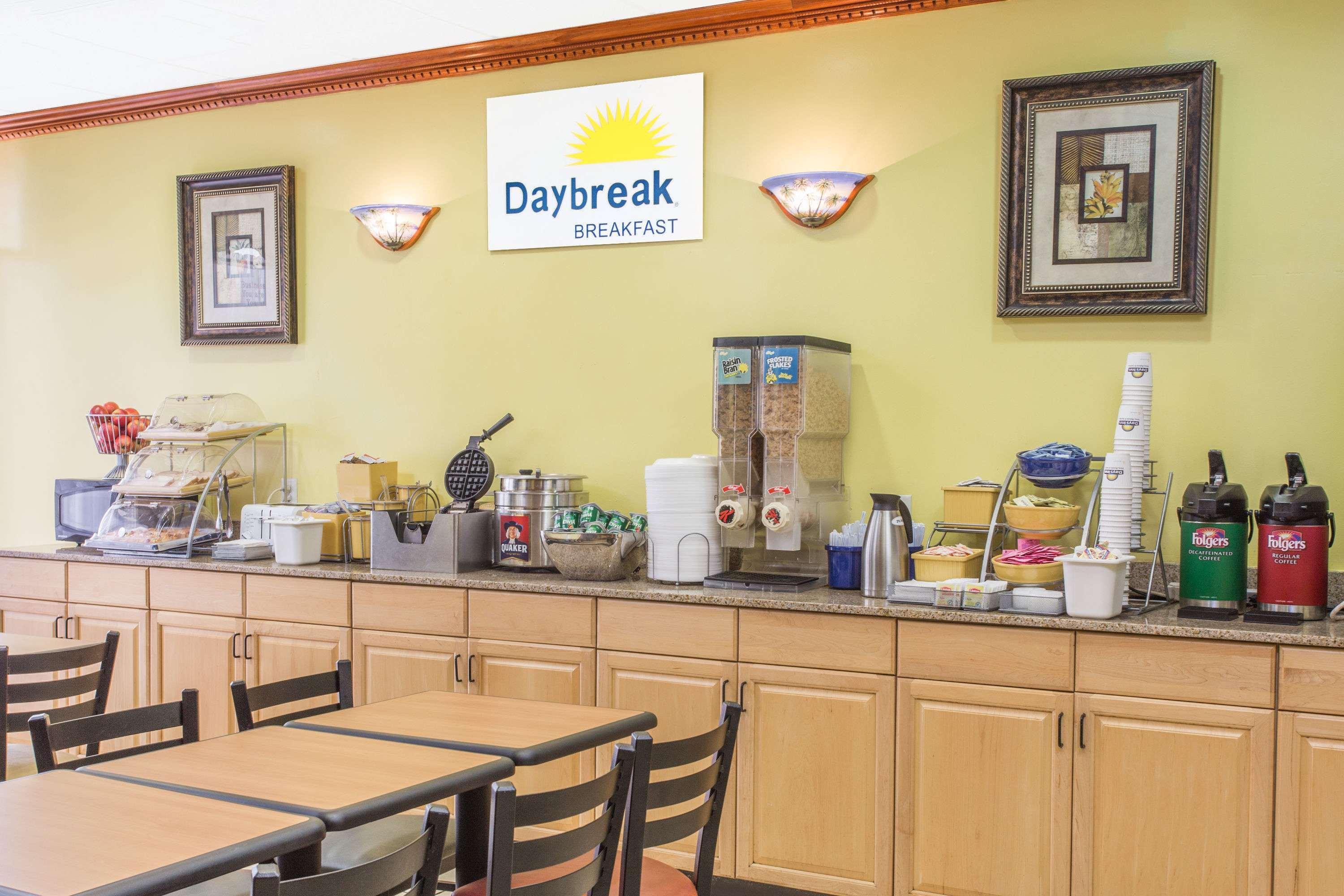 Days Inn By Wyndham Fort Myers Dış mekan fotoğraf