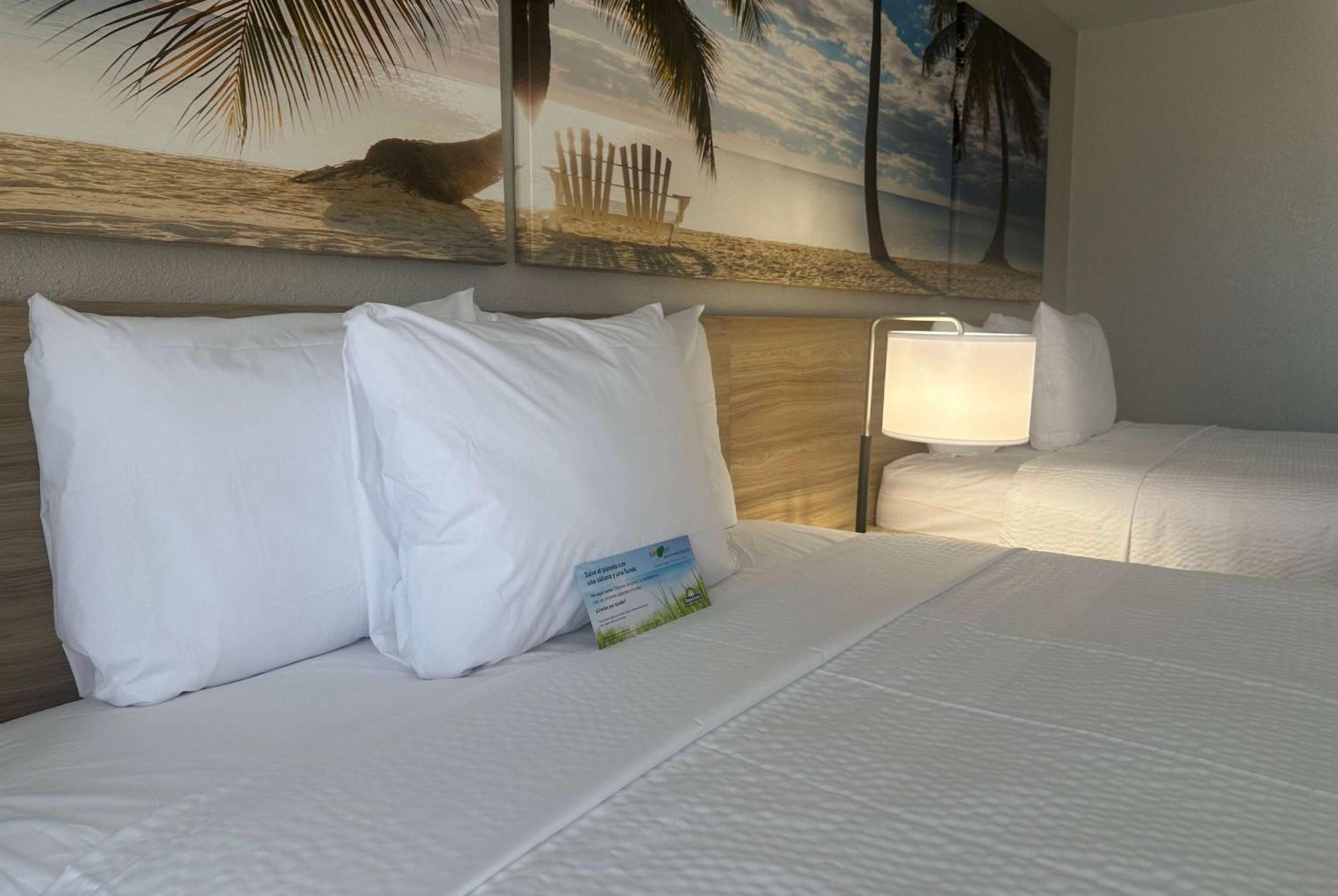 Days Inn By Wyndham Fort Myers Dış mekan fotoğraf