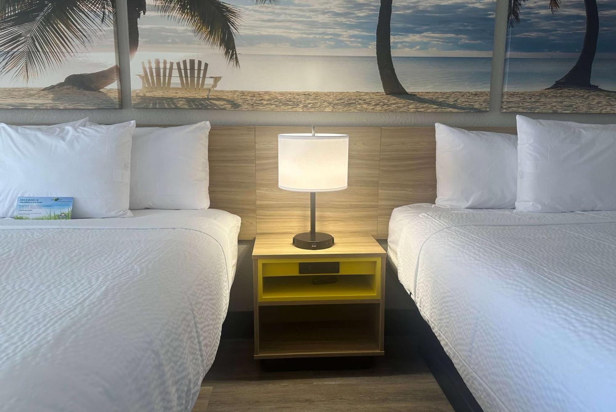 Days Inn By Wyndham Fort Myers Dış mekan fotoğraf