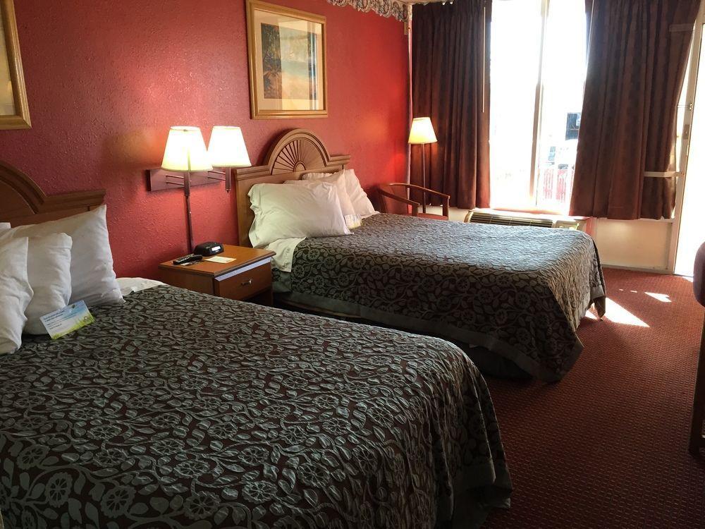 Days Inn By Wyndham Fort Myers Dış mekan fotoğraf