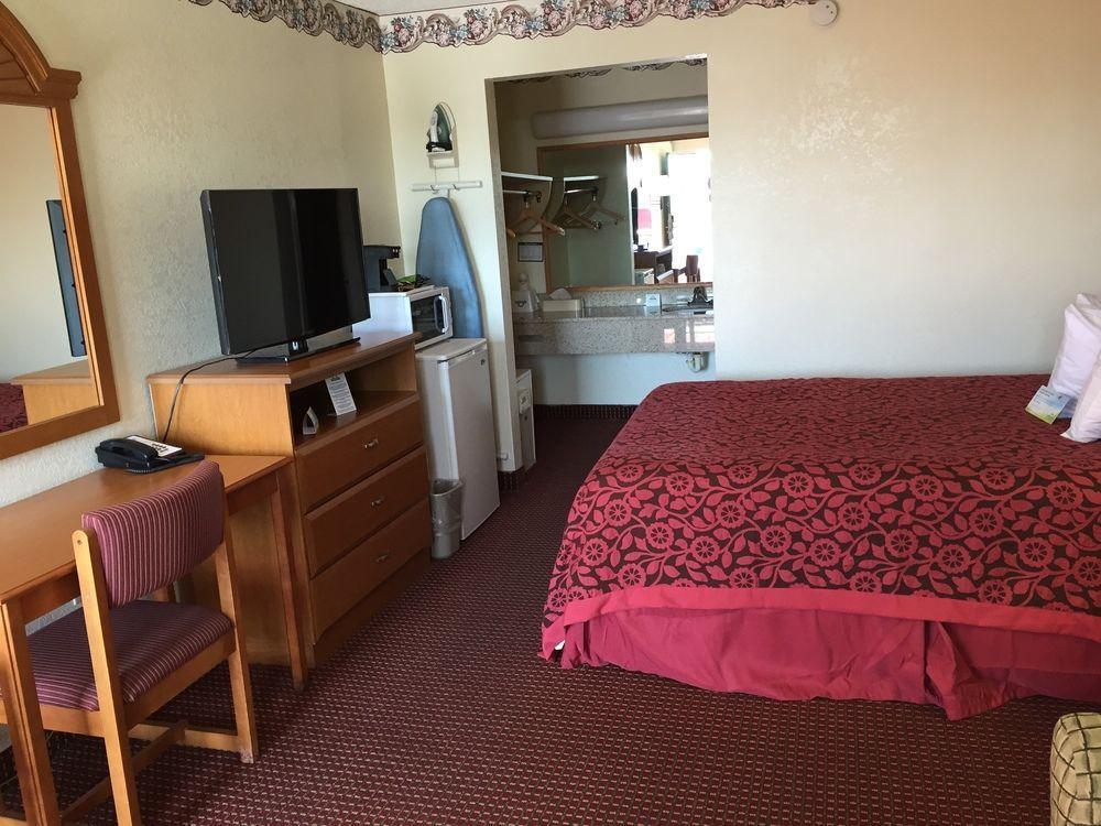 Days Inn By Wyndham Fort Myers Dış mekan fotoğraf