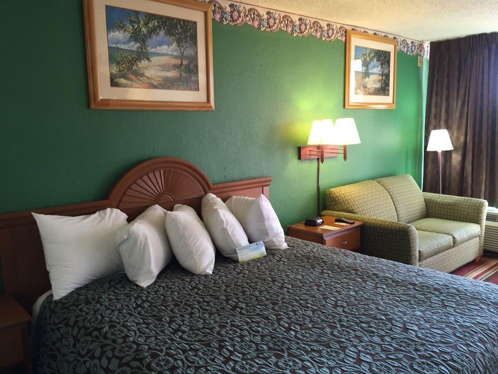 Days Inn By Wyndham Fort Myers Dış mekan fotoğraf