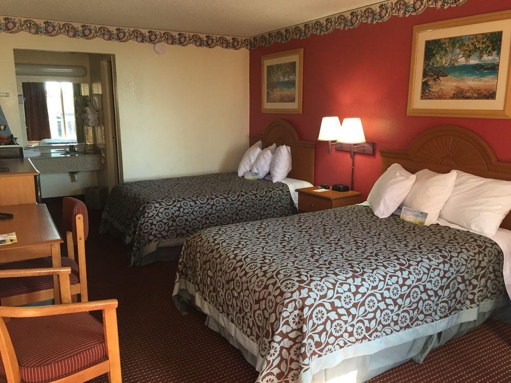 Days Inn By Wyndham Fort Myers Dış mekan fotoğraf
