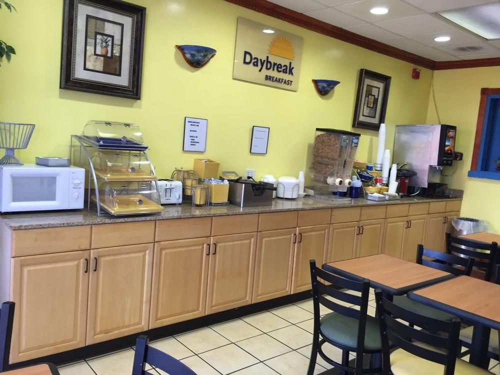 Days Inn By Wyndham Fort Myers Dış mekan fotoğraf