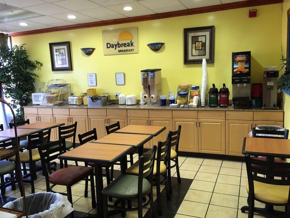 Days Inn By Wyndham Fort Myers Dış mekan fotoğraf