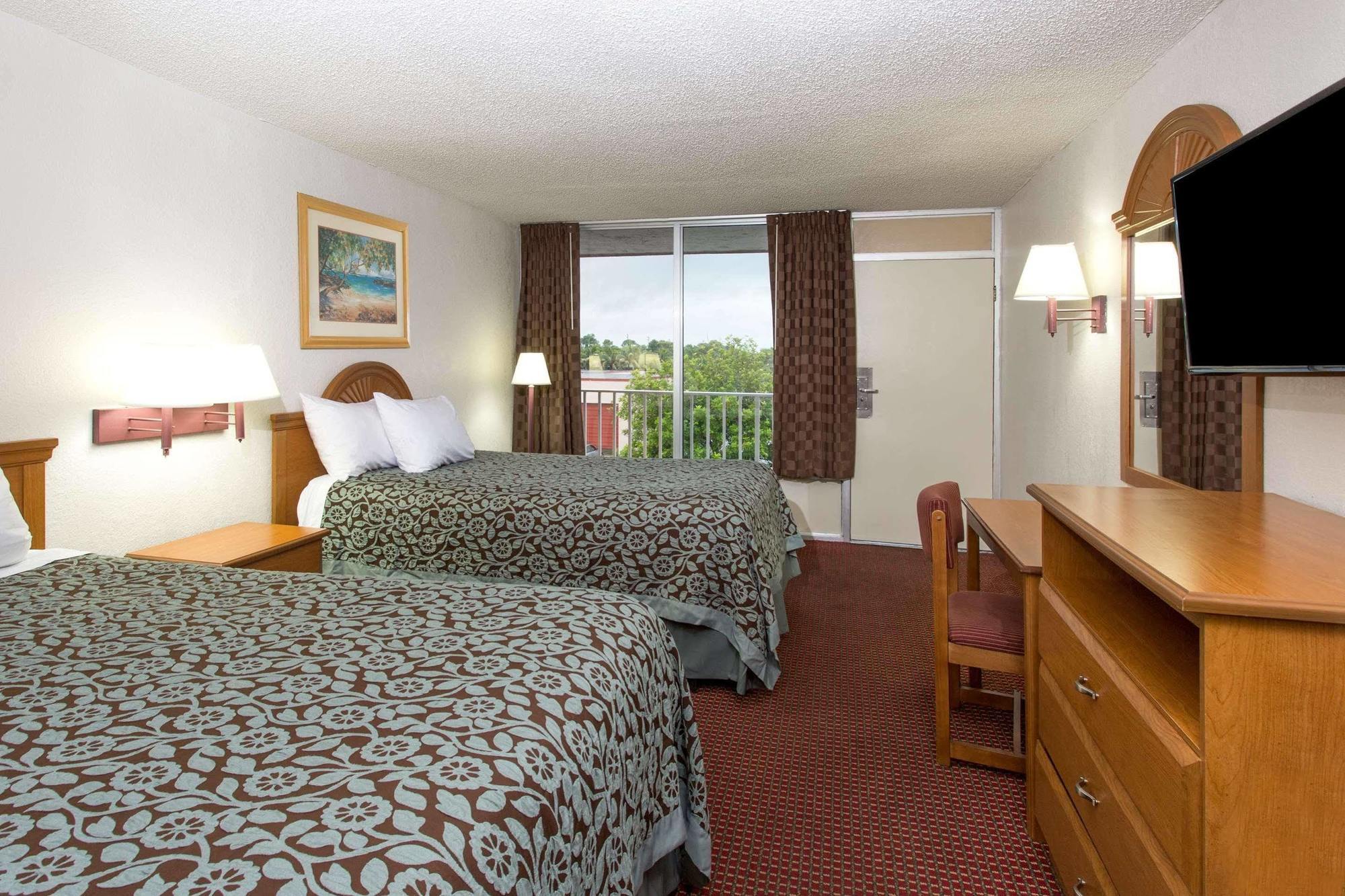 Days Inn By Wyndham Fort Myers Dış mekan fotoğraf