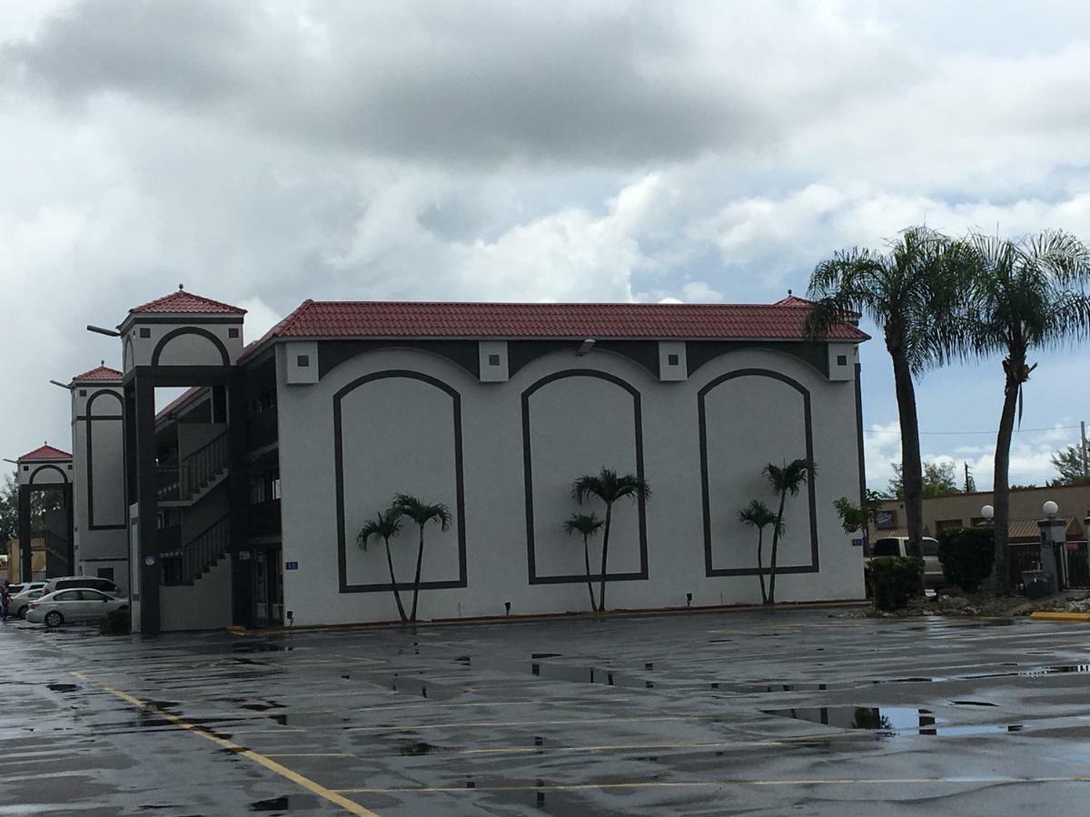 Days Inn By Wyndham Fort Myers Dış mekan fotoğraf