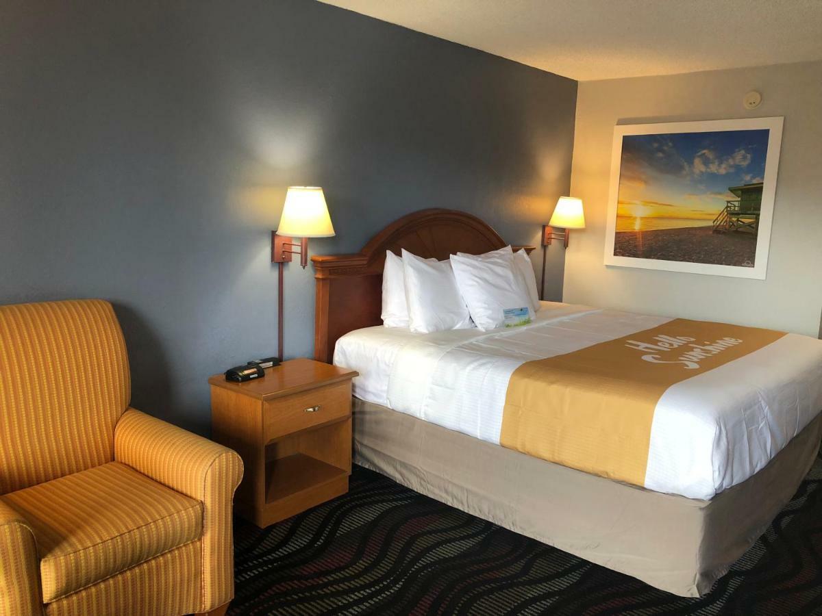 Days Inn By Wyndham Fort Myers Dış mekan fotoğraf